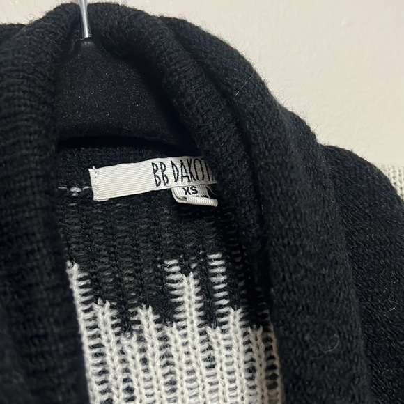 ❤️ BB Dakota Sweater - Picture 2 of 7